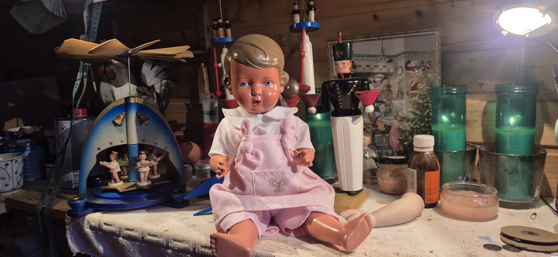 Vintage-Puppe in der Werkstatt der Puppendoktorin Solingen-Schloss Burg